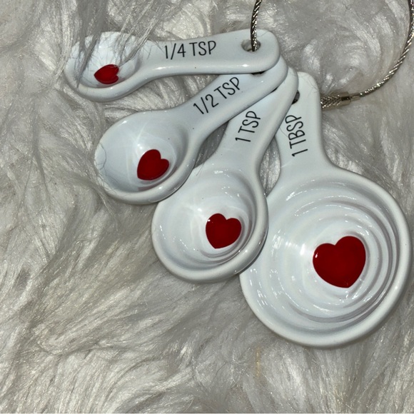 Williams Sonoma Heart Measuring Spoons - Picture 4 of 4